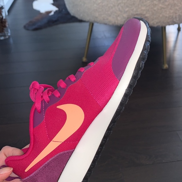Nike Shoes - Nike fuchsia sneakers